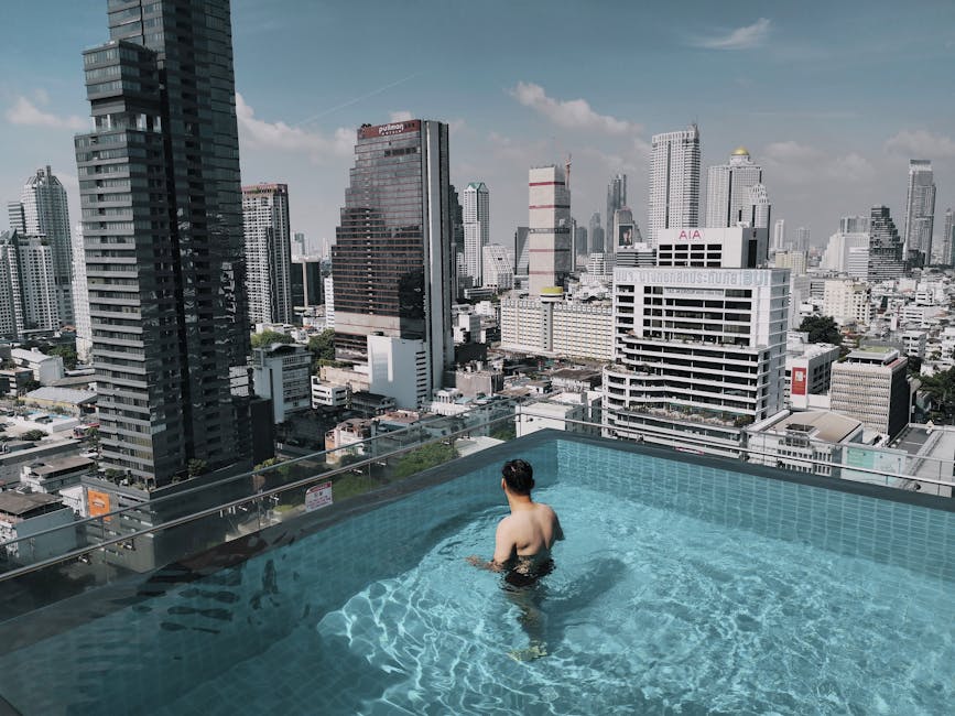 Hotels With Rooftop Pools That Touch the Skyline